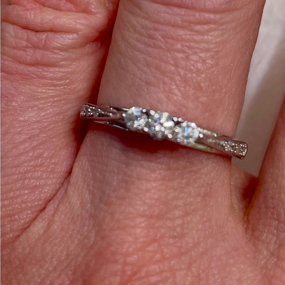 Old Prices $999 Genuine Diamonds Solid 10K White Gold Ring Gorgeous - Picture 7 of 8